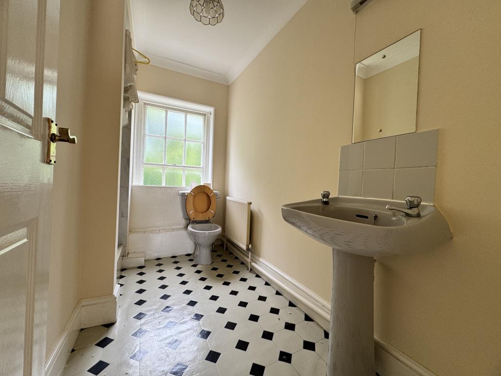 Lot: 164 - TWO-BEDROOM FLAT IN CITY CENTRE - Shower Room